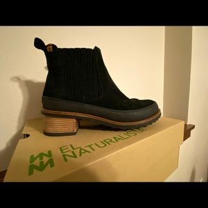 El Naturalista Womens Kentia Lux Suede Boot - Black. Euro Size 40